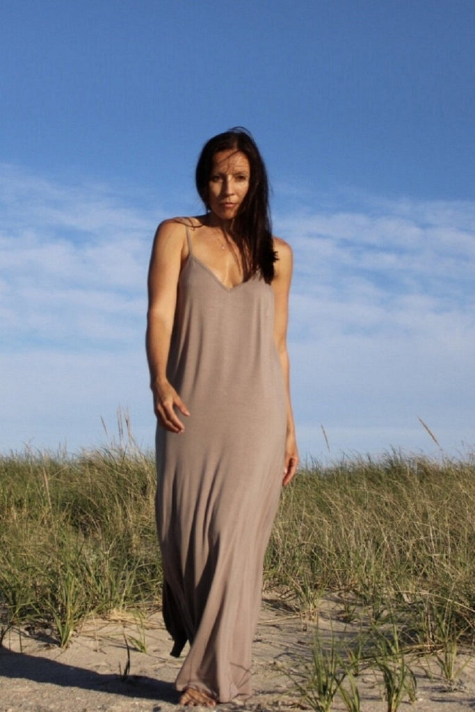 Rachel Ackley in bamboo Hampton dress in color nude on the beach